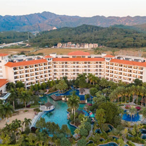 江門恩平山泉灣温泉酒店高級山景房（雙人自助早餐+無限次温泉+魚療+地熱石板牀+打卡國潮網紅橋）