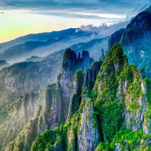 郴州莽山五指峯景區門票（含往返索道+觀光車+懸空棧道+清晨雲海+金鞭神柱+將軍寨瀑布+猴王寨溪流）