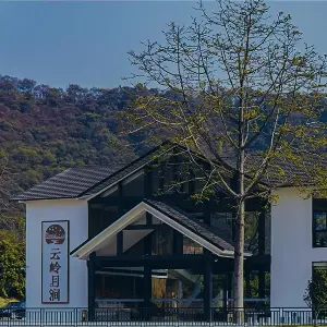 從化雲嶺月澗 豪華私密泡池大牀房（2大1小自助早餐+火鍋套餐+零食拼盤+私家泡池2池水+兒童嬉水樂園+打卡西和風情小鎮等網紅景點）
