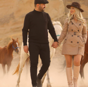 在卡帕多西亞與野馬進行專業攝影