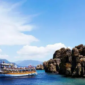 馬爾馬里斯：乘船遊覽（含無限暢飲和燒烤午餐）