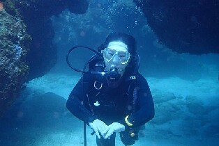 臺東綠島進階深潛：海底船潛體驗 需潛水證照