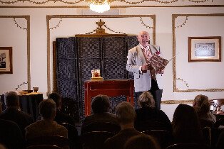 紳士魔術秀（The Gentleman Magician’s Magical Soirée）（含開胃菜＆香檳）