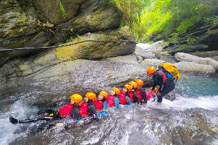 臺東桑樹溪秘境溯溪體驗