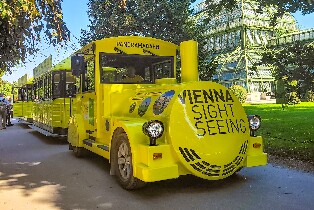 維也納美泉宮全景火車觀光遊