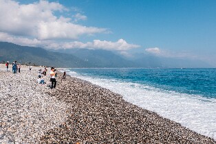 花蓮包車遊：太魯閣／清水斷崖／貨櫃屋星巴克／七星潭 (花蓮出發)
