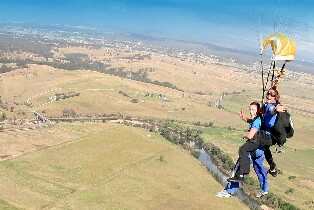 亞拉河谷高空跳傘體驗