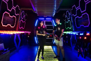 菲律賓馬尼拉LazerXtreme雷射槍對戰