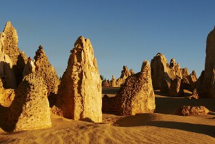 尖峰石陣中文導覽一日遊（蘭斯林沙丘滑沙＋龍蝦午餐）