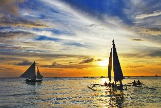 菲律賓長灘島日落風帆船體驗