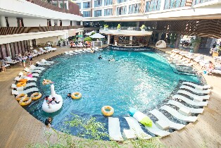 菲律賓長灘島 Station X 泳池酒吧＆室內休閒娛樂體驗