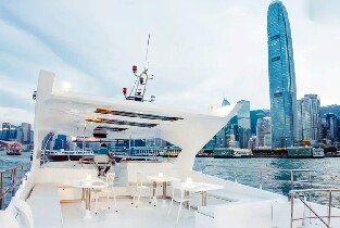 香港夢之旅維港夜遊體驗(含無限小食飲品＋專人相機攝影+觀光大使現場介紹）