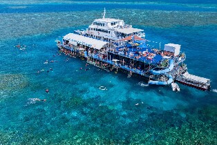 摩爾大堡礁一日遊（太陽戀人號提供）