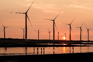 白沙屯 & 大甲鎮瀾宮媽祖廟宇文化之旅 & 高美濕地一日遊