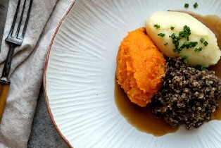 愛丁堡美食| 蘇格蘭肉餡羊肚、威士忌和杜松子酒