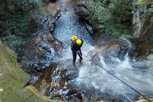 皇後峽谷 - 藍山繩索下降及峽谷探險體驗