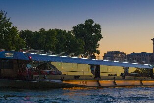 塞納河Bateaux Mouches遊船晚餐，巴黎現場音樂表演