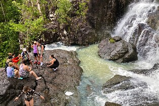 雪松溪瀑布之旅