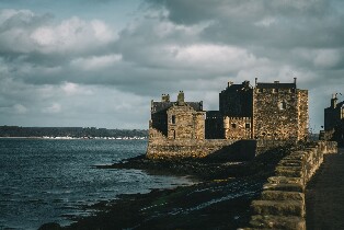 愛丁堡出發| 古戰場傳奇、宮殿與詹姆斯黨之旅