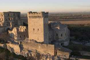 亞爾的蒙馬儒修道院門票