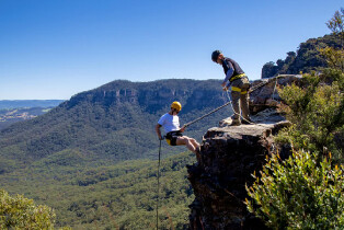 卡通巴壯觀半日繩索垂降體驗