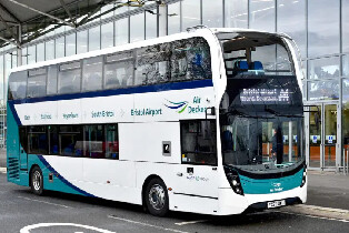 機場巴士Air Decker往返布裏斯托機場至巴斯巴士總站或布裏斯托南區