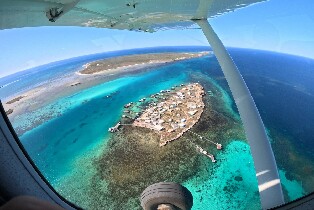 阿布洛霍斯群島＆粉紅湖觀光飛行之旅（卡爾巴裏出發）
