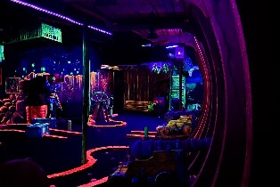 阿姆斯特丹 Aloha 夜光迷你高爾夫體驗