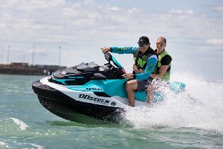 達爾文二戰沉船水上摩托車之旅