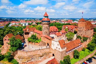 慕尼黑出發| 紐約堡深度遊（一日遊遍歷史、審判與藝術）