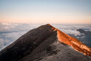 峇里島阿貢火山日出健行