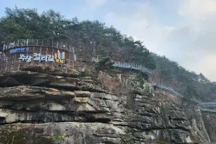 鐵原漢灘江水路和柱狀節理一日遊
