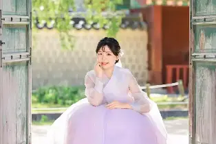 Gyeongbokgung Hanbok Rental Experience [Makeup & Styling Optional]
