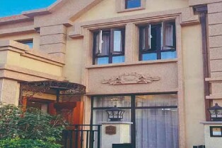 西安國際創新人才交流中心（酒店）兩居別墅一晚（四位早餐+四位藥浴溫泉+臻選下午茶套餐+自助嗨歌及桌球）