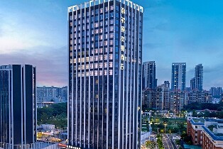 東莞南城西平希爾頓歡朋酒店高級房（含2大1小自助早餐+東莞海立方門票）