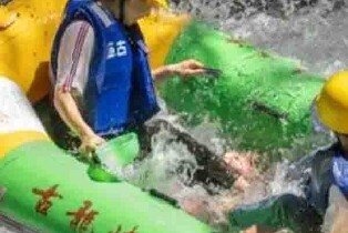 清遠古龍峽景區（峽道QQ飛車）