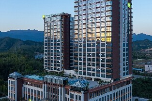 韶關新豐溫德姆花園酒店精致園景大床房（含雙早+宵夜+不限次空中湯泉+私泉2池水+3D裸眼體驗館+兒童奇幻樂園+櫻花峪門票兩張）