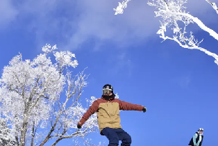 北大湖北美時光/山湖居酒店（高級房/伴山/觀雪房1晚+雙早+雙滑雪+雙溫泉）
