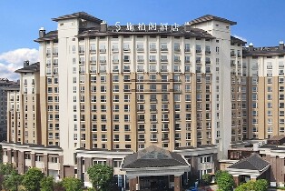 南昌融創施柏閣酒店（景觀房1晚+雙人融創樂園/海世界二選一+雙早）