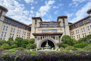 南昌施柏閣大觀酒店（景觀房1晚+雙早+雙人融創樂園/海世界二選一；親子主題房1晚+2大1小早+2大1小融創樂園/海世界二選一）