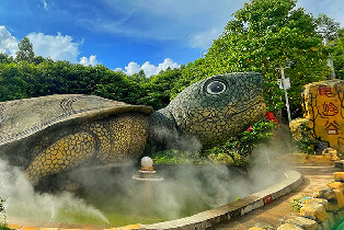 陸川龜嶺谷景區（打卡廣西複制版長城+高空玻璃橋+小蠻腰塔等項目）