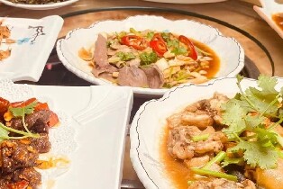 綠草原鮮牛館4人餐（手打牛肉丸+吊龍+肥牛+胸口油等）