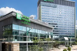 韶關摩爾城假日酒店客房（2大2小自助早餐+海鮮自助晚餐 打卡百年東街張九齡紀念公園南華寺）