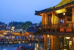 水巷青旅單人住宿（西柵景區票+搖櫓船拼船+將軍府單人火鍋餐+免費遊覽車）