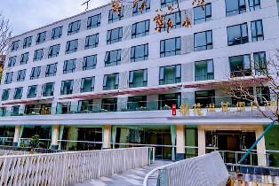 崇州九龍溝櫻花温泉假日温泉觀山雙牀房/大牀房（早餐+温泉）
