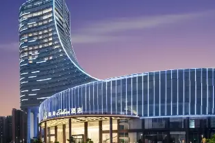 江門 | 外海大橋希岸Deluxe酒店 高樓層江景城景房（雙人自助早+下午茶+限時免費玩枱球）