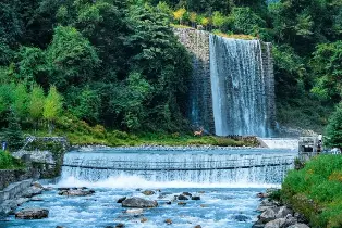 喇叭河藍水晶大酒店（含雙人早餐+雙人喇叭河門票）