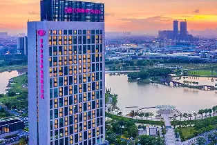 佛山南海利泰皇冠假日酒店高級房（含雙早+海鮮自助晚餐）