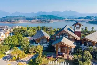 清遠英德寶墩湖温泉度假酒店 威尼斯3房5牀親水泳道別墅（6大3小自助早餐+清遠雞家庭美食套餐+無限次温泉+網紅泳道）