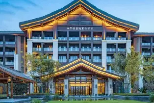 都江堰融創施柏閣酒店 豪華街景房（1晚+融創水世界/夢迴青城演藝小鎮門票2張二選一+雙人自助早餐）